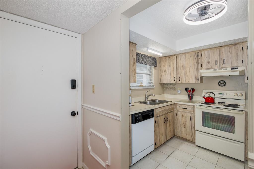 4660 Marine Parkway, Unit 303 New Port Richey, FL 34652 - Photo 15 of 49
