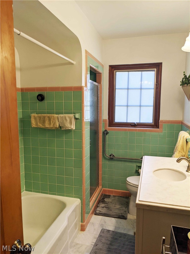 21359 Eaton Road Cleveland, OH 44126 - Photo 11 of 20 1st Floor Full Bath with Shower Stall and Bathtub