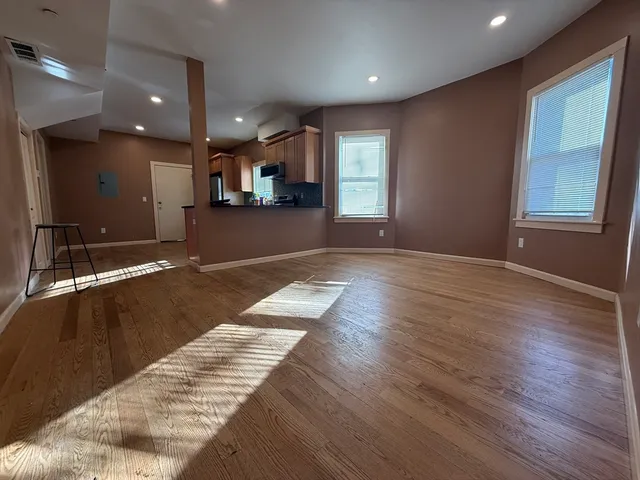 $3,200 | 574 Warren Avenue, Unit 2, Brockton, MA 02301