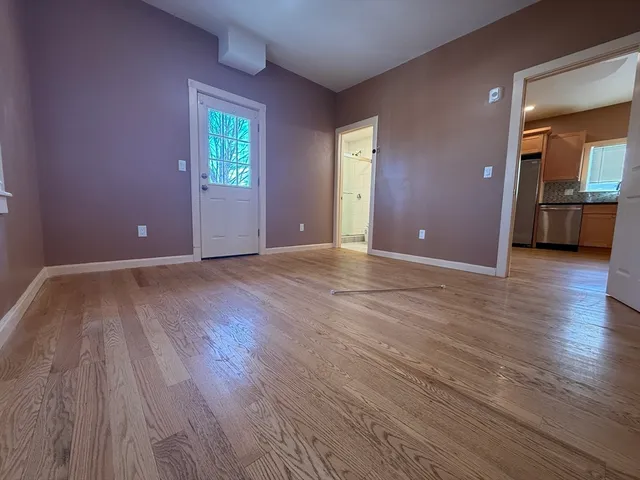 $3,200 | 574 Warren Avenue, Unit 2, Brockton, MA 02301