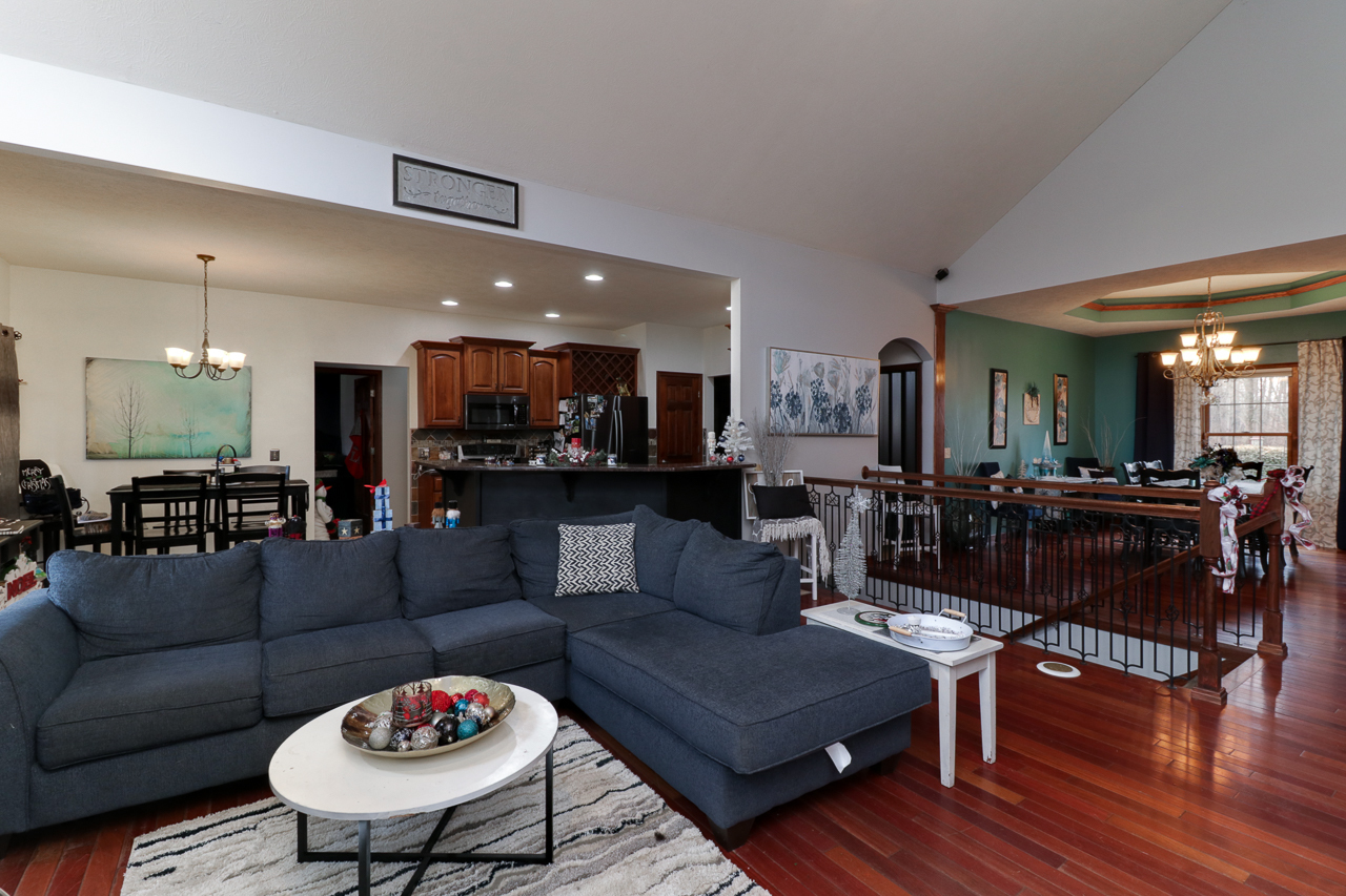 938 Kickapoo Drive Danvers, IL 61732 - Photo 9 of 49 a living room with furniture kitchen view and a table