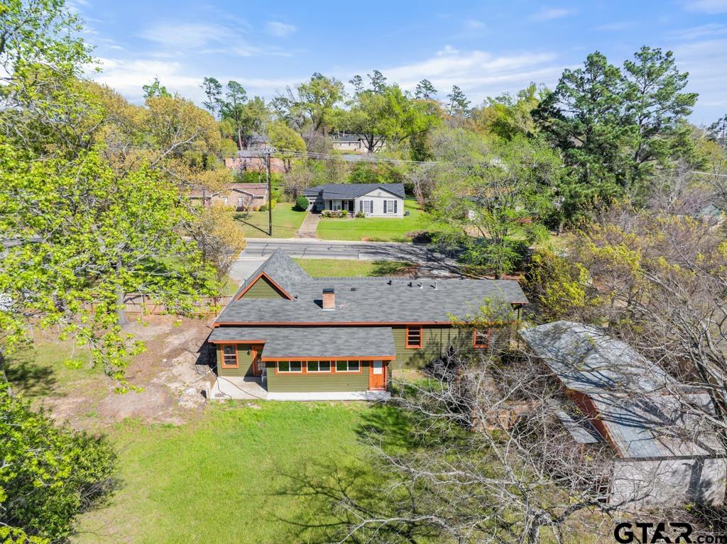 2819 New Copeland Road Tyler, TX 75701 - Photo 28 of 39 a view of a swimming pool with a yard