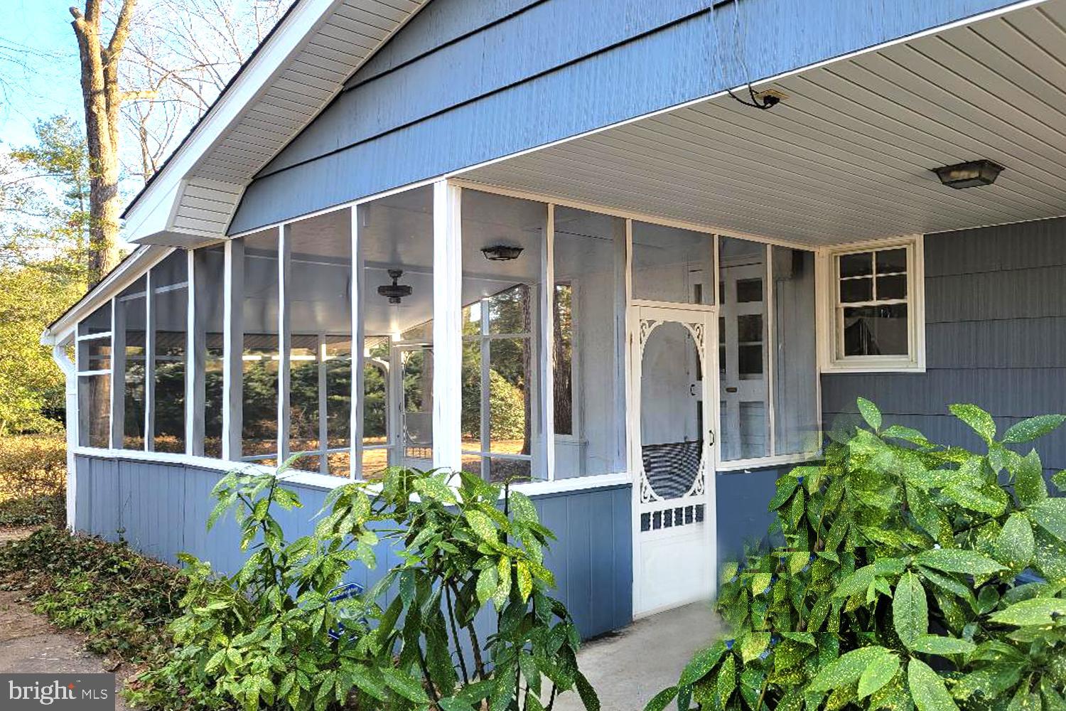 35 Cedar Road Severna Park, MD 21146 - Photo 4 of 41 Screened Porch to Enjoy the Changing Seasons!