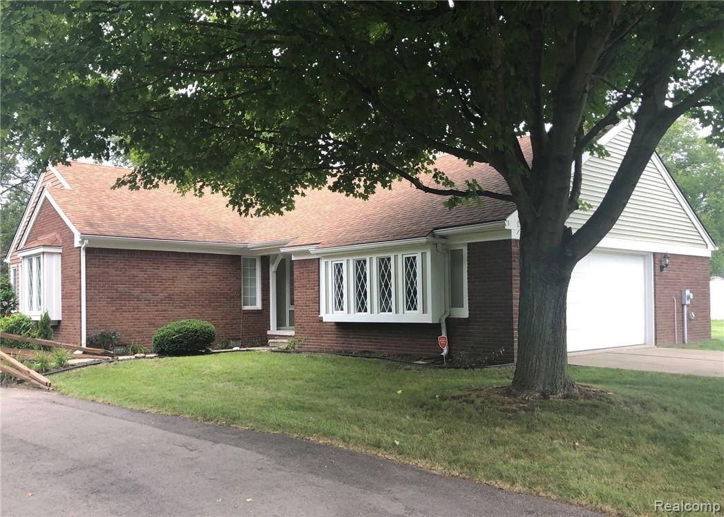 40850 Robbe Road Belleville, MI 48111 - Photo 3 of 30 IMG_3892.JPG