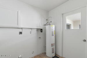15601 North 22nd Street Phoenix, AZ 85022 - Photo 23 of 27 a view of a hallway with closet