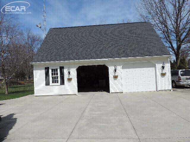 5510 Corunna Road Flint, MI 48532 - Photo 3 of 33 21127162-2.JPG