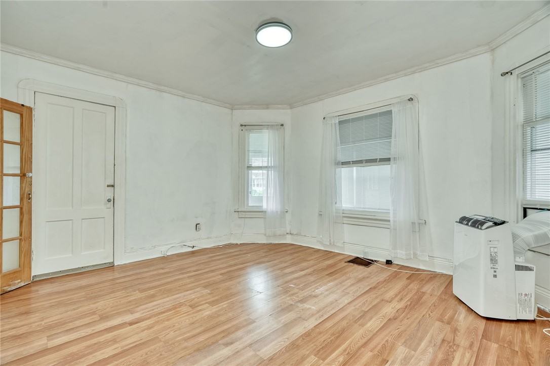 498 Emerson Street Rochester, NY 14613 - Photo 5 of 39