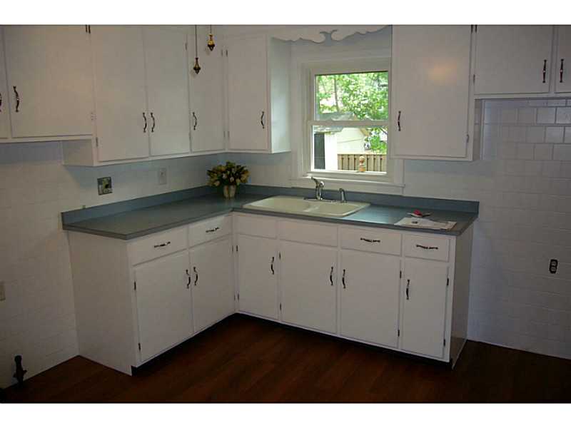 23 Cormier Road Lincoln, RI 02865 - Photo 13 of 20 Kitchen.