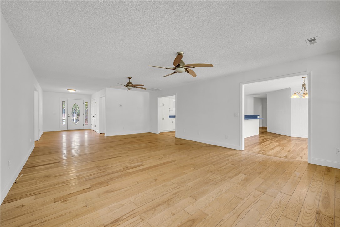 551 Good Life Way Salem, SC 29676 - Photo 12 of 43 Living Room