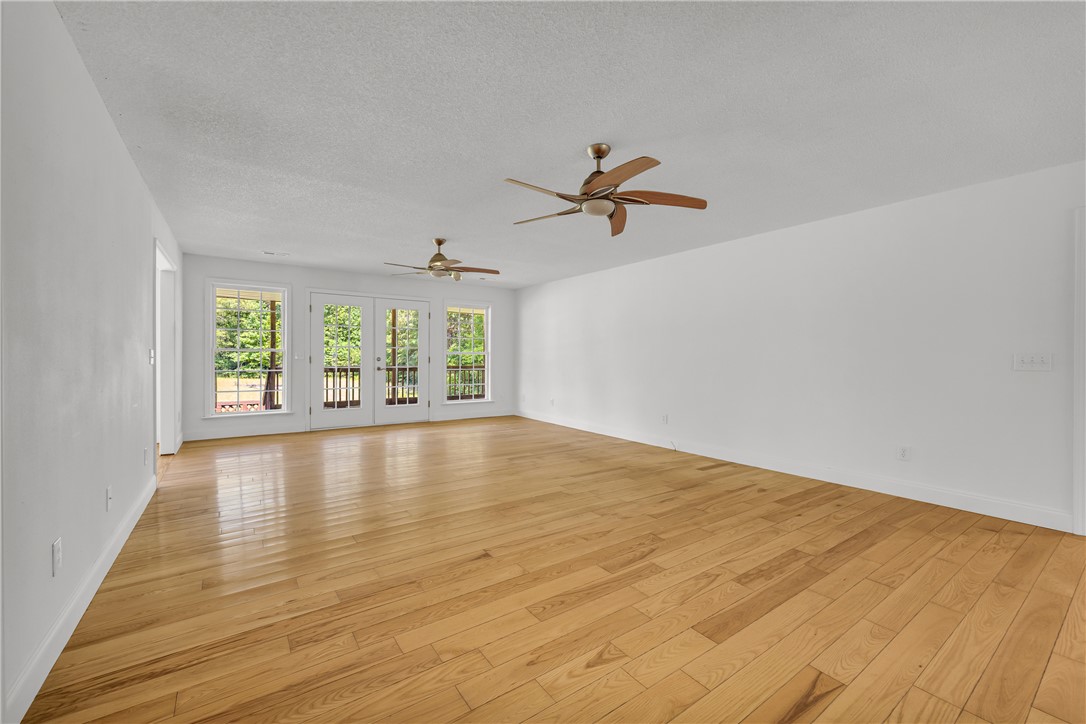 551 Good Life Way Salem, SC 29676 - Photo 10 of 43 Living Room