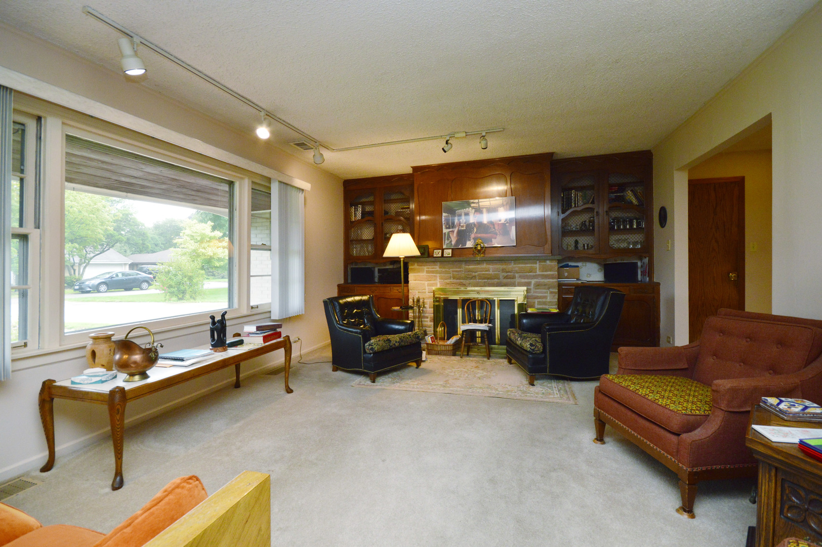 1746 Good Avenue Park Ridge, IL 60068 - Photo 3 of 11 a living room with furniture and a large window