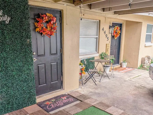 a view of a dinning room with a table and chairs