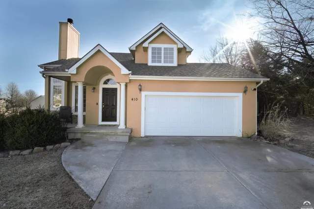 $350,000 | 410 Myers Drive, Tonganoxie, KS 66086