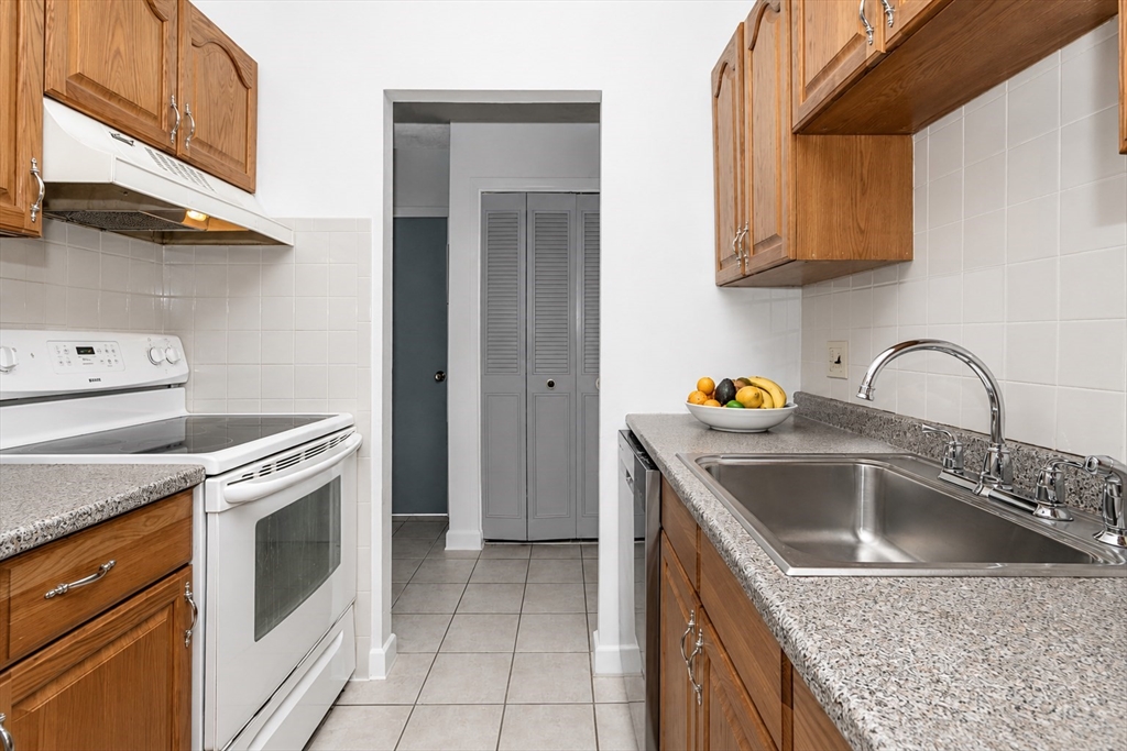 103 Newman Road, Unit 17 Malden, MA 02148 - Photo 2 of 12