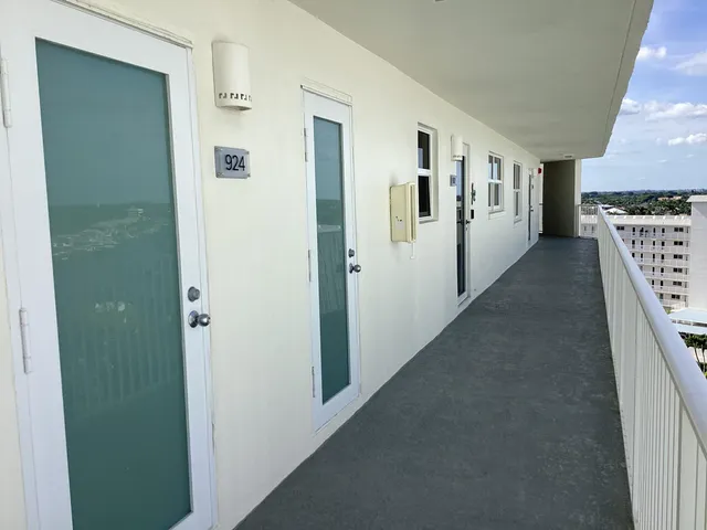 $3,700 | 3101 South Ocean Boulevard, Unit 924, Highland Beach, FL 33487