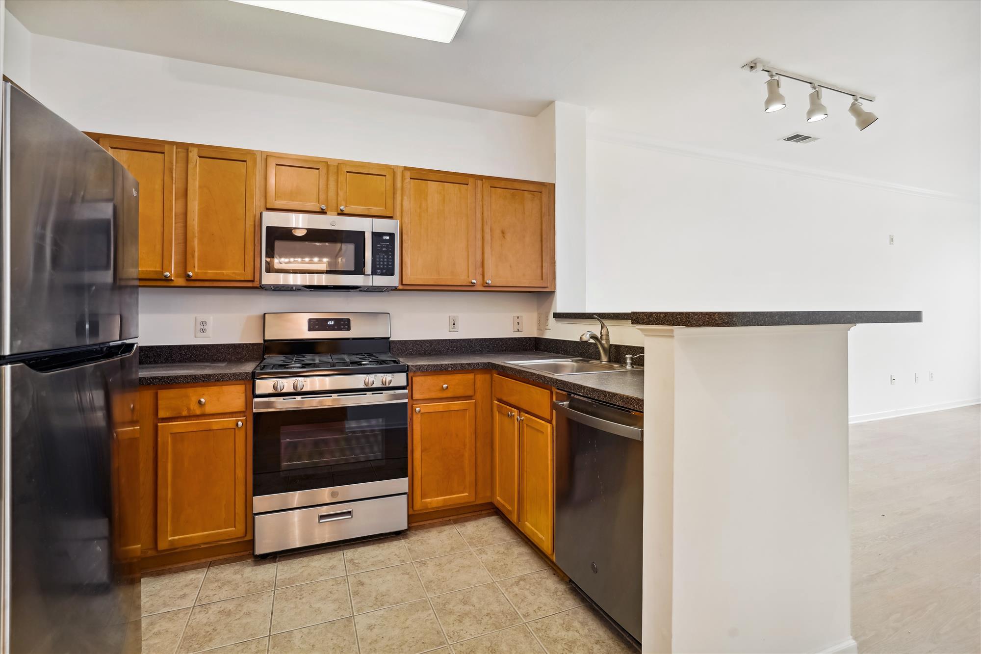 12000 Market Street, Unit 310 Reston, VA 20190 - Photo 3 of 22 Kitchen