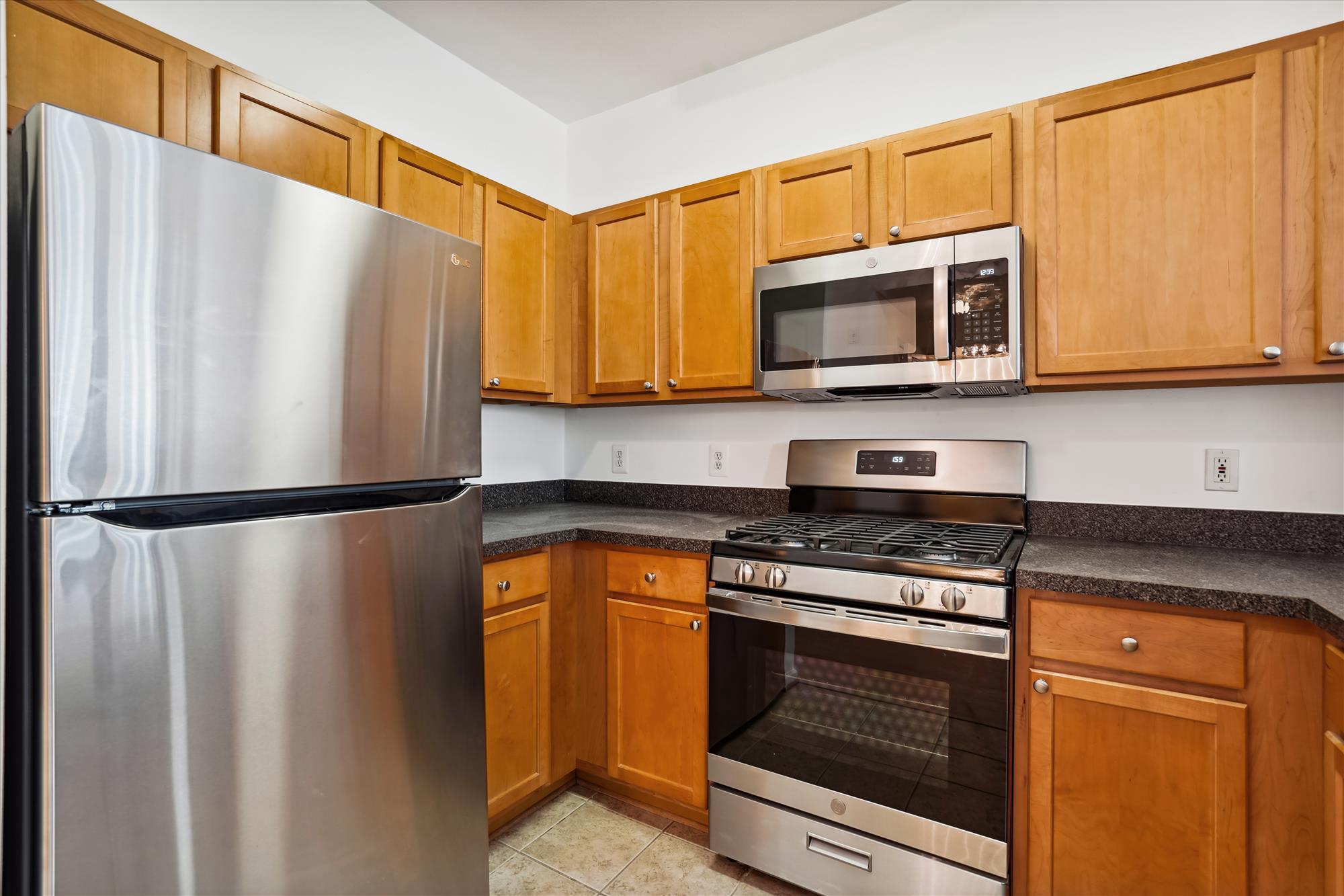 12000 Market Street, Unit 310 Reston, VA 20190 - Photo 4 of 22 Stainless steel appliances