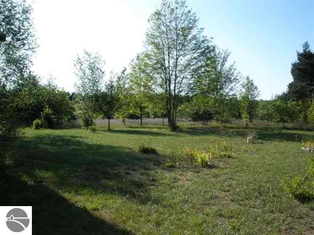 11367 Maple Road Beulah, MI 49617 - Photo 3 of 7 1720631-2.JPG