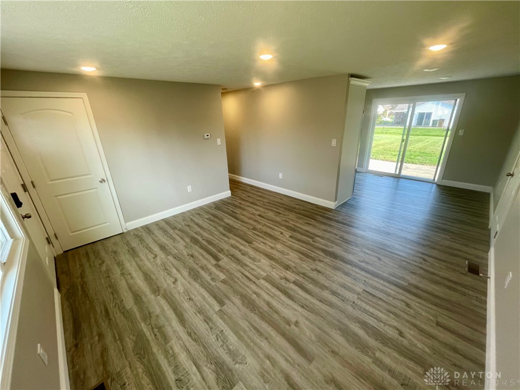 408 West Martindale Road Englewood, OH 45322 - Photo 7 of 23