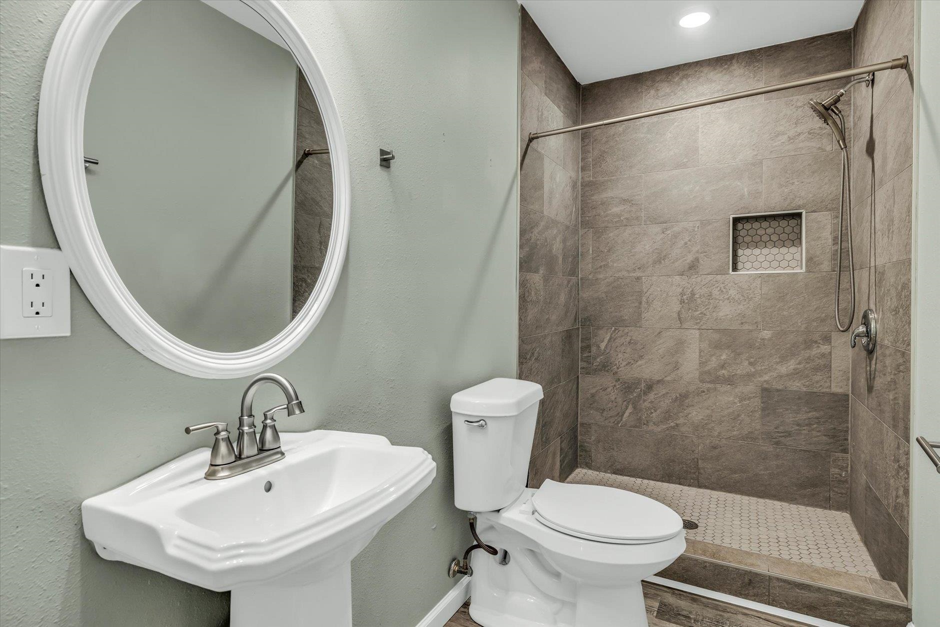 1898 Cemetery Road Tallahassee, FL 32305 - Photo 4 of 59