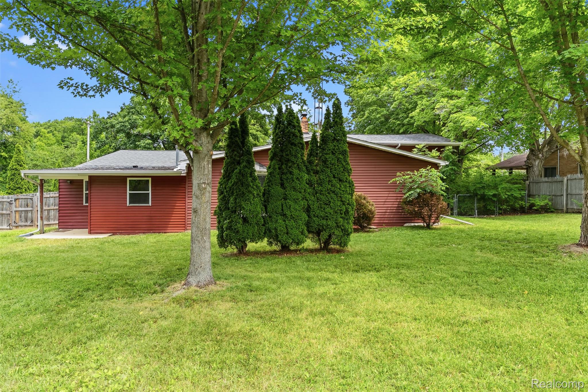 7313 East River Road Flushing, MI 48433 - Photo 43 of 45 DSC02582.jpg