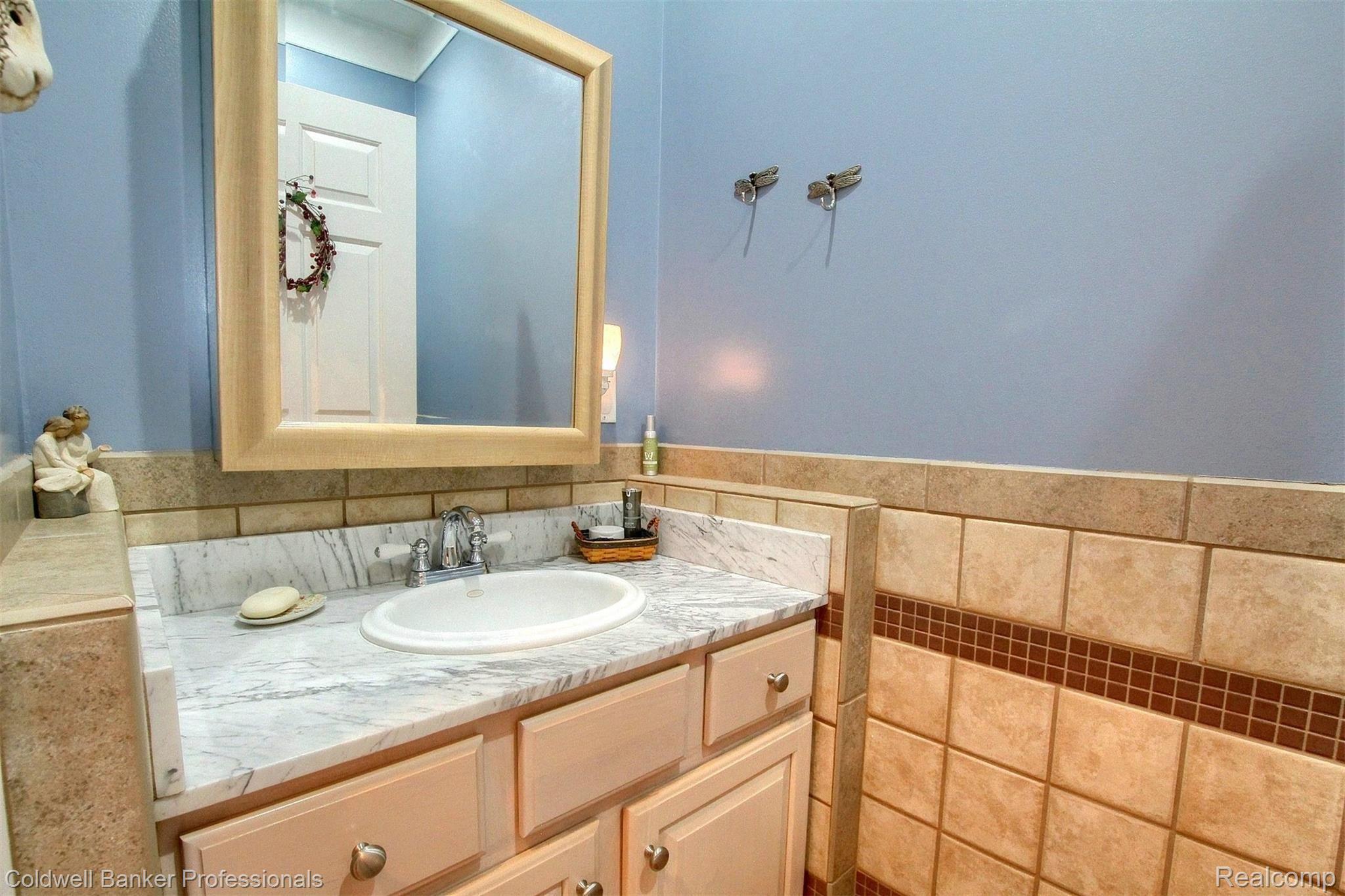 44100 Judd Road Belleville, MI 48111 - Photo 18 of 41 18-Half Bath.jpg