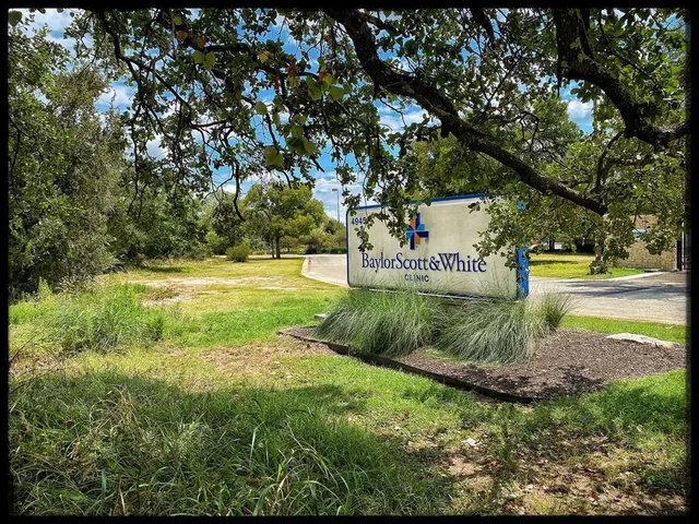 $1,950 | 129 Dewberry Drive, Georgetown, TX 78633