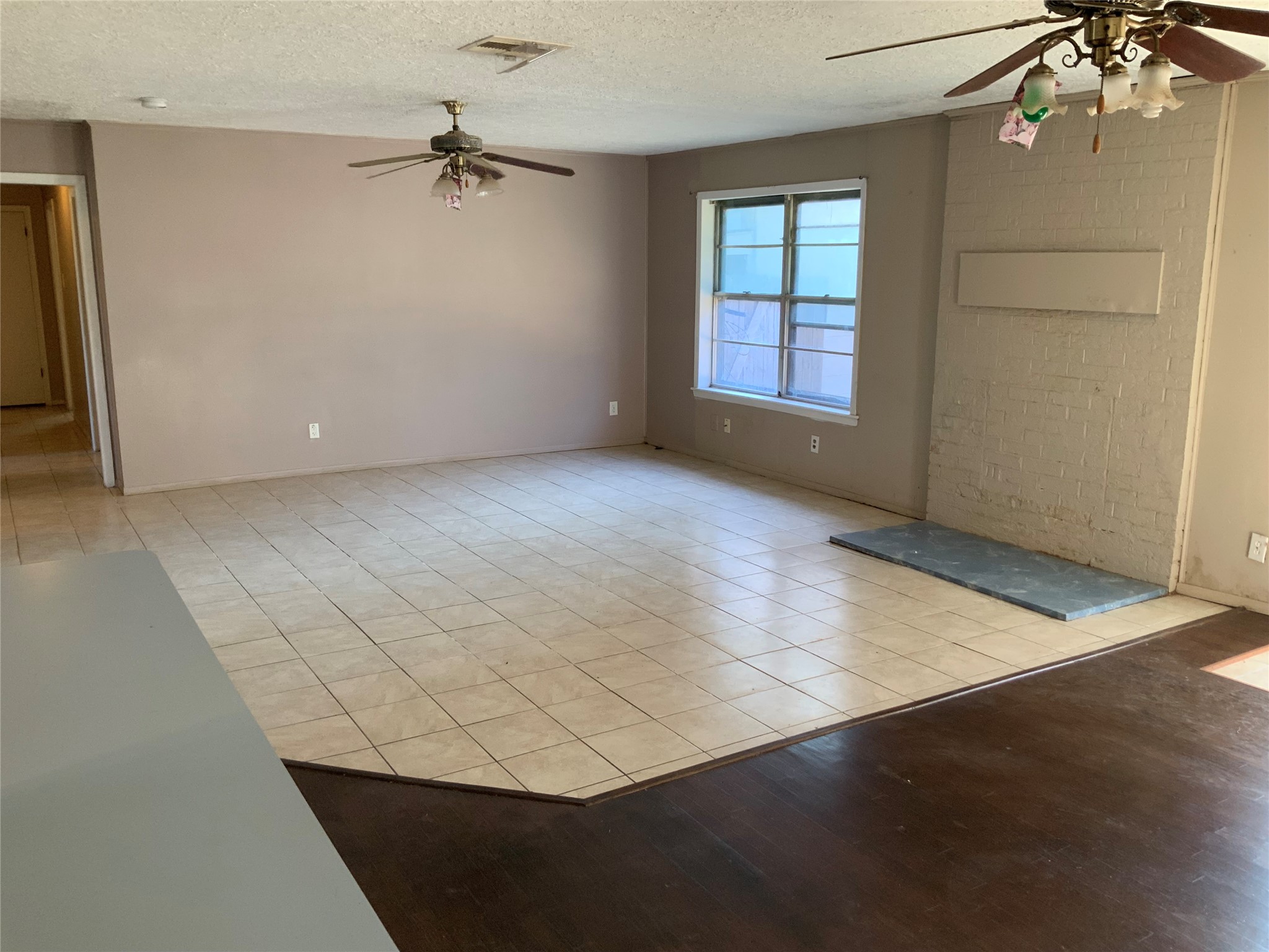 301 Travis Street Baytown, TX 77520 - Photo 13 of 37 Family room