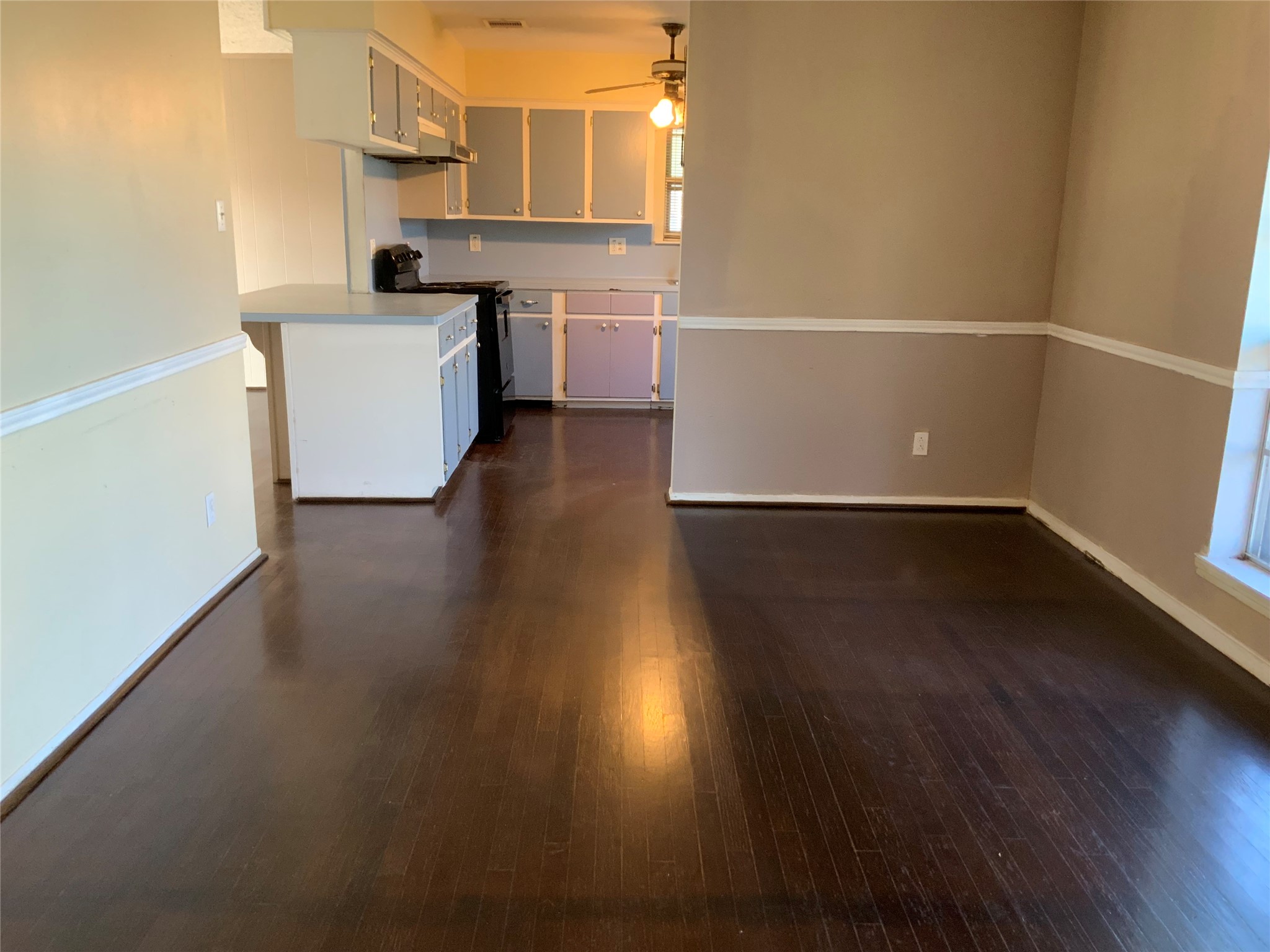 301 Travis Street Baytown, TX 77520 - Photo 15 of 37 Separate dining area