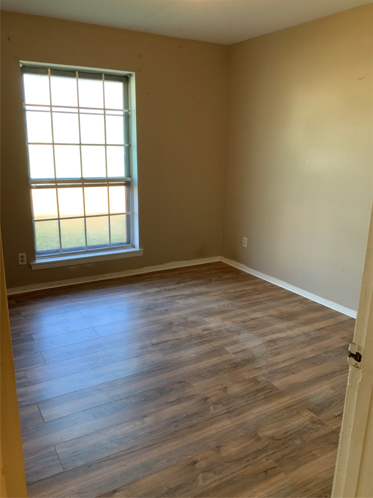 301 Travis Street Baytown, TX 77520 - Photo 21 of 37 Bedroom 1