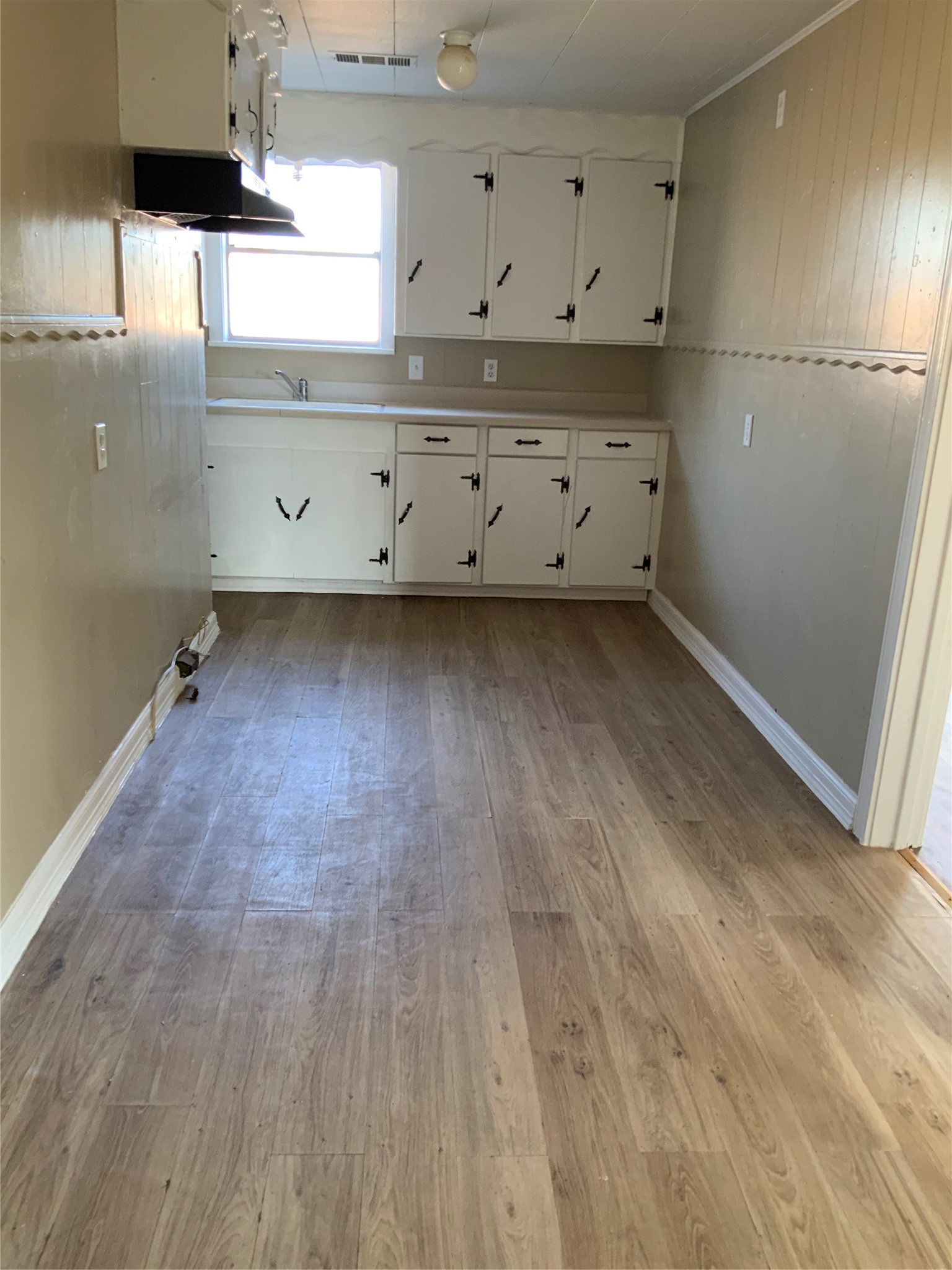 301 Travis Street Baytown, TX 77520 - Photo 30 of 37 kitchen