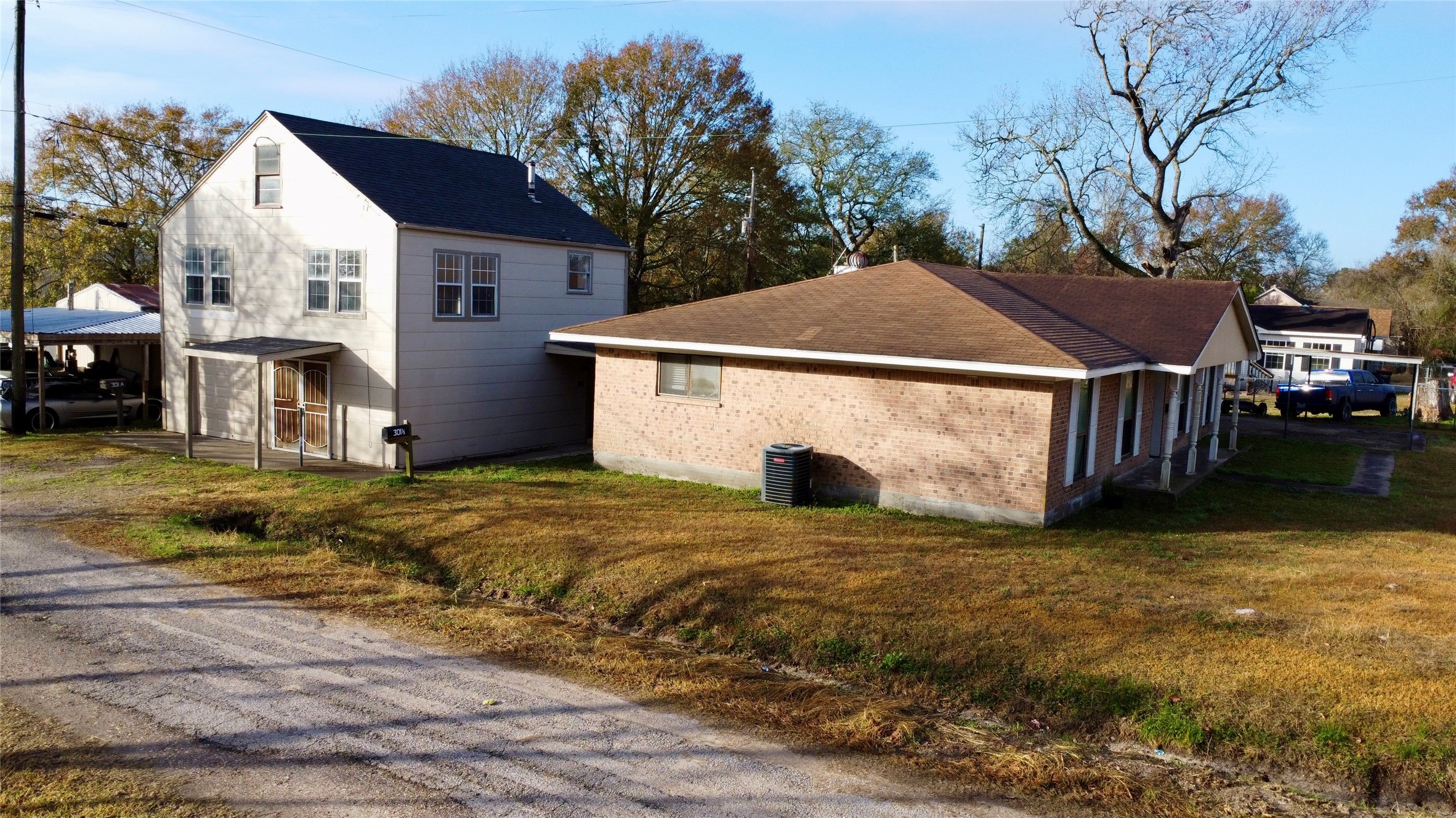 301 Travis Street Baytown, TX 77520 - Photo 3 of 37 So quiet and great location