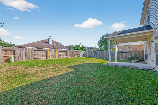a view of a house with a backyard