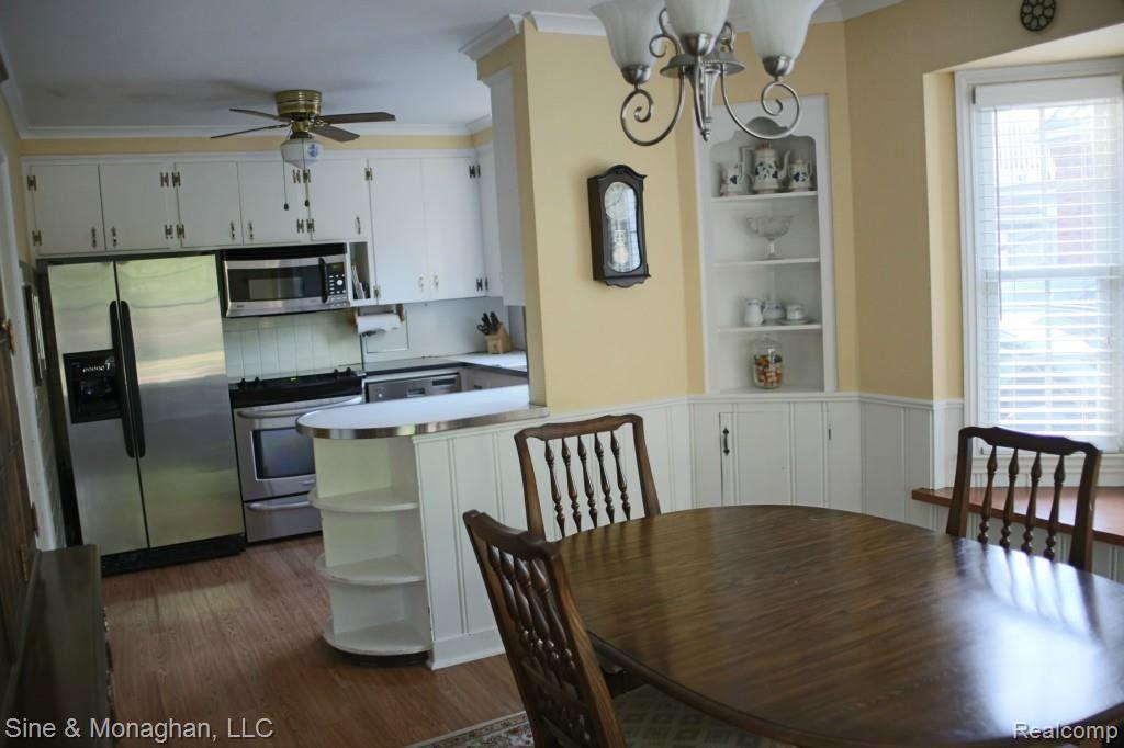 418 Moran Road Grosse Pointe, MI 48236 - Photo 11 of 34 img_2030.jpg