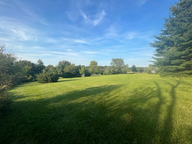 208 Flambeau Lane Dixon, IL 61021 - Photo 5 of 8 a view of an ocean from a yard