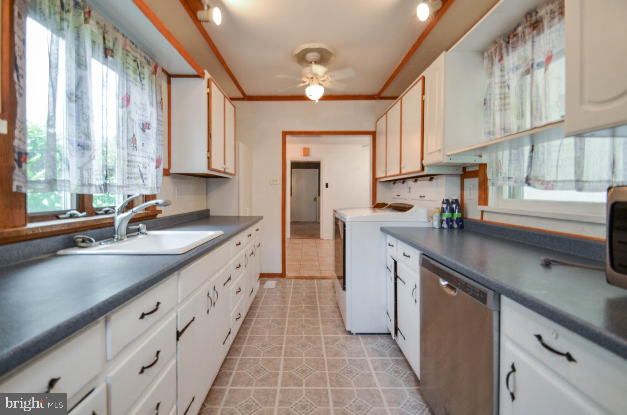 317 Crestview Road Lansdale, PA 19446 - Photo 8 of 28 Gallery Image 8