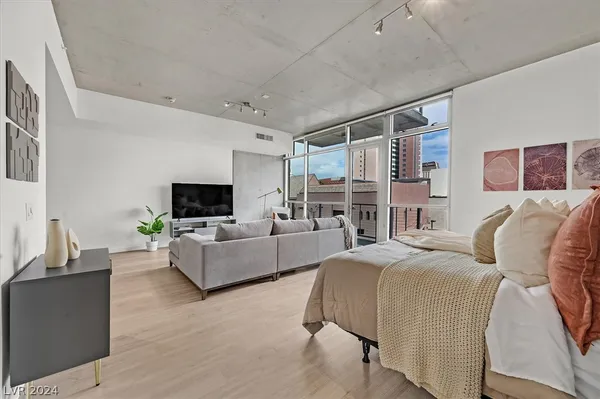 $3,000 | 353 East Bonneville Avenue, Unit 303, Las Vegas, NV 89101