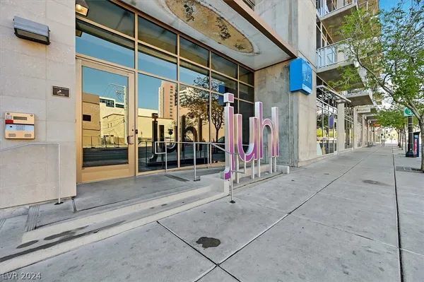 $3,000 | 353 East Bonneville Avenue, Unit 303, Las Vegas, NV 89101