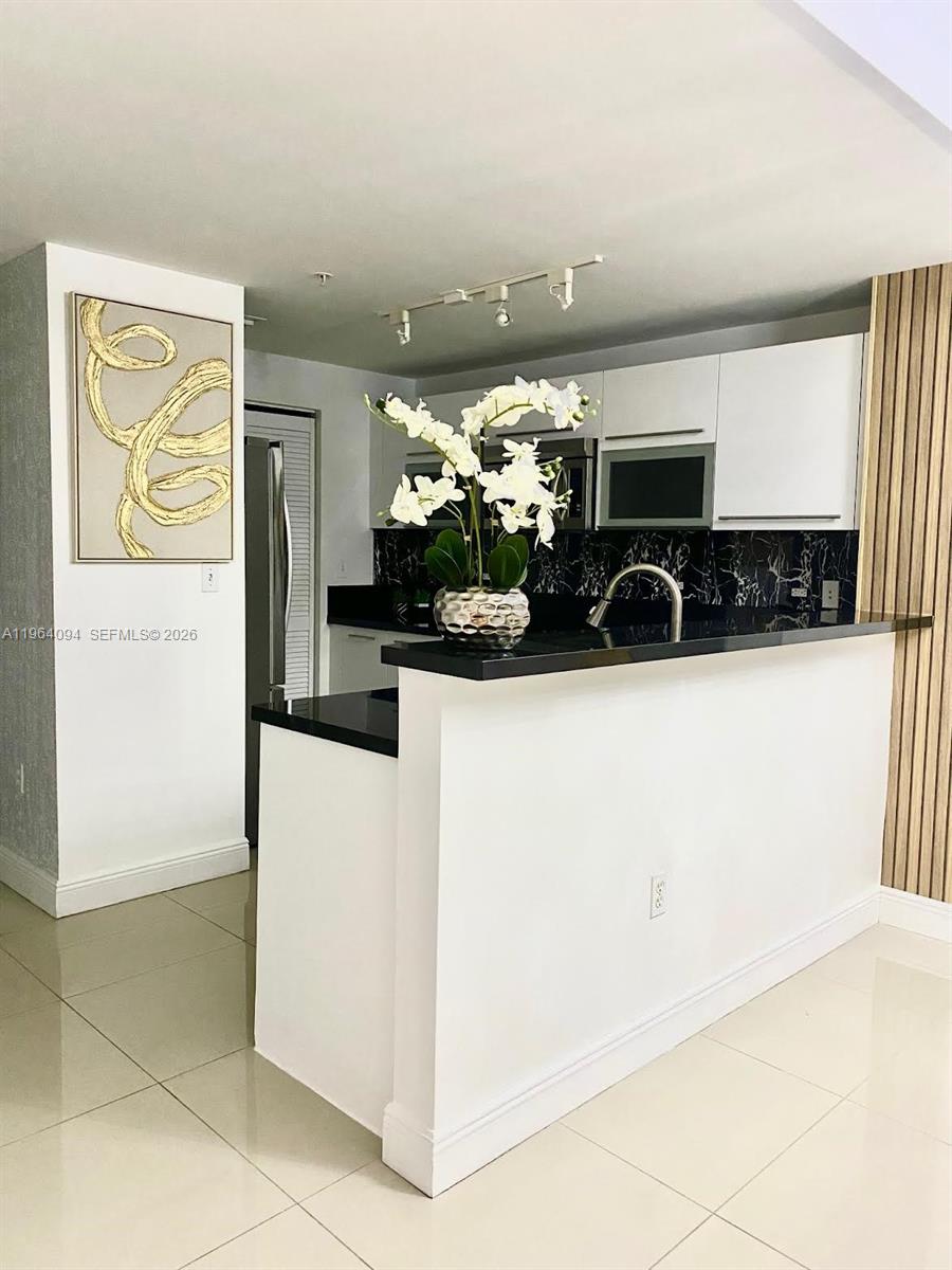 244 Biscayne Boulevard, Unit 1605 Miami, FL 33132 - Photo 3 of 48