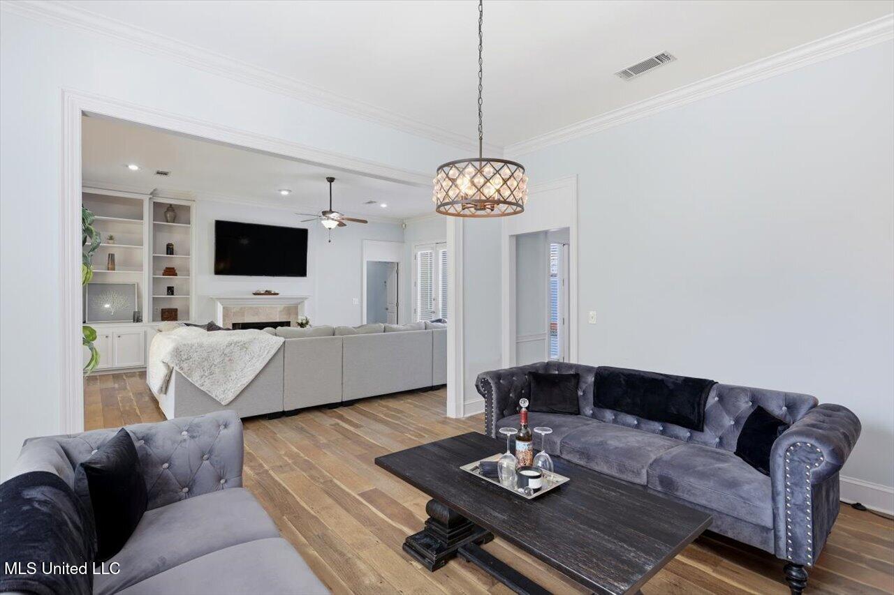 1547 Brecon Drive Jackson, MS 39211 - Photo 11 of 23 Living room