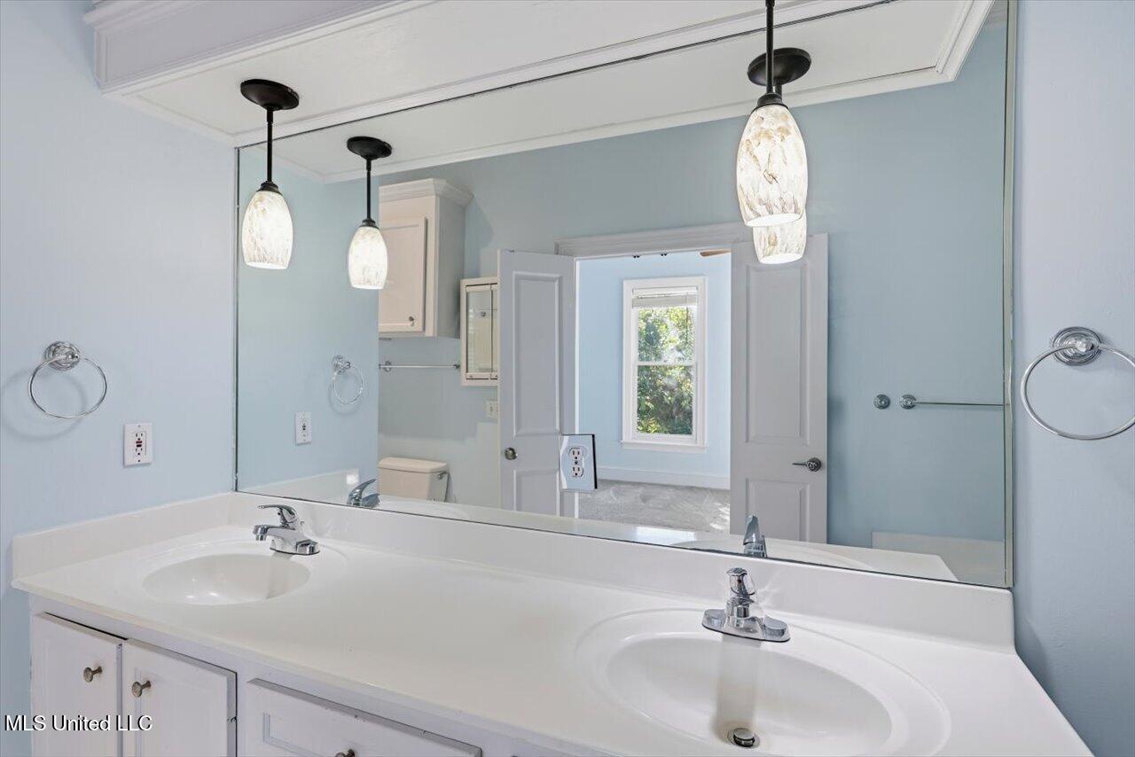 1547 Brecon Drive Jackson, MS 39211 - Photo 14 of 23 Primary bath