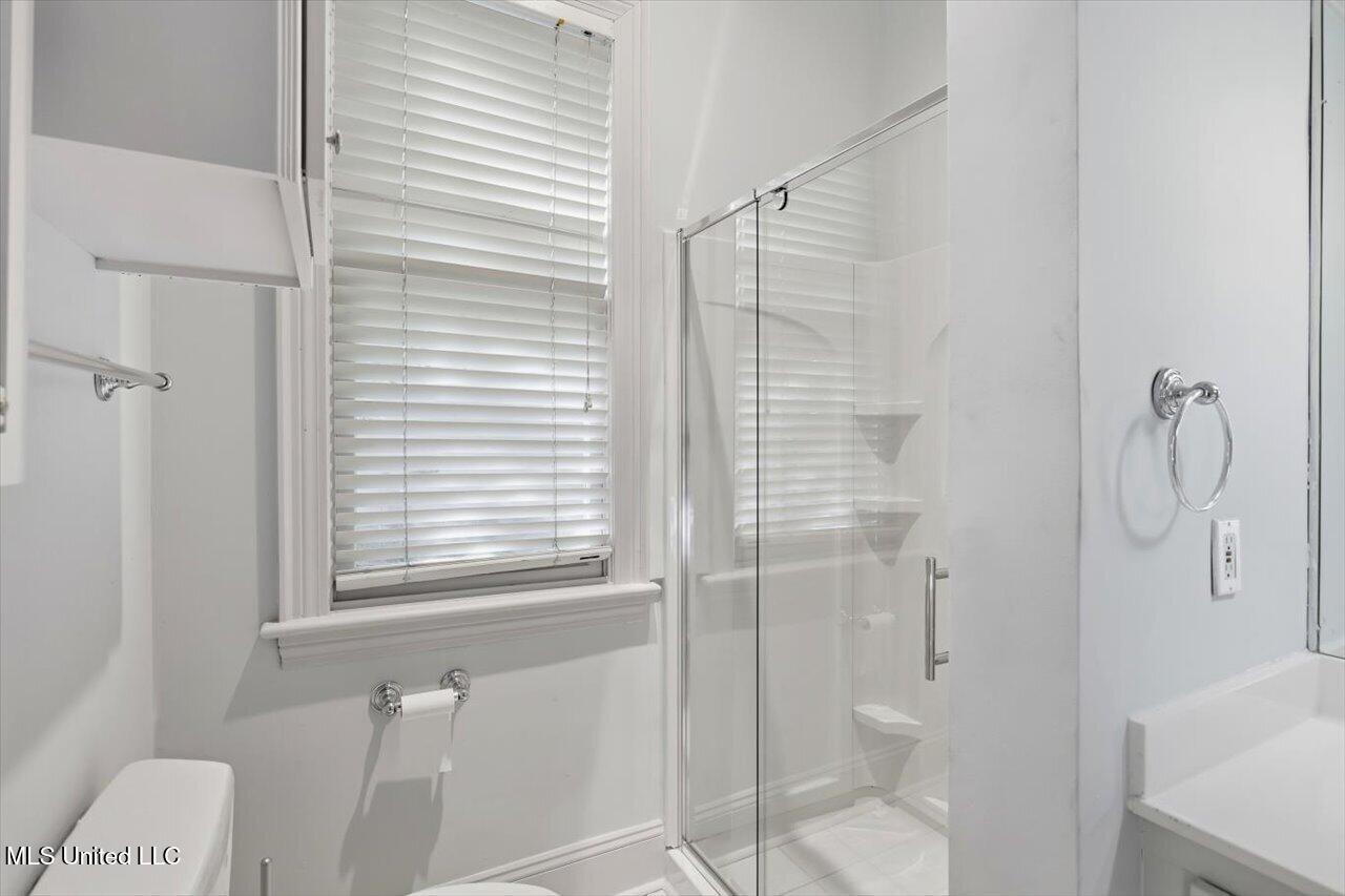 1547 Brecon Drive Jackson, MS 39211 - Photo 15 of 23 Primary bath