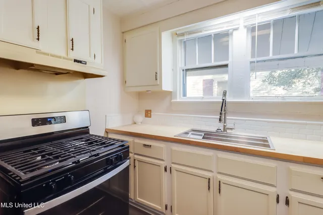 $234,900 | 1054 Columbus Street, Biloxi, MS 39530