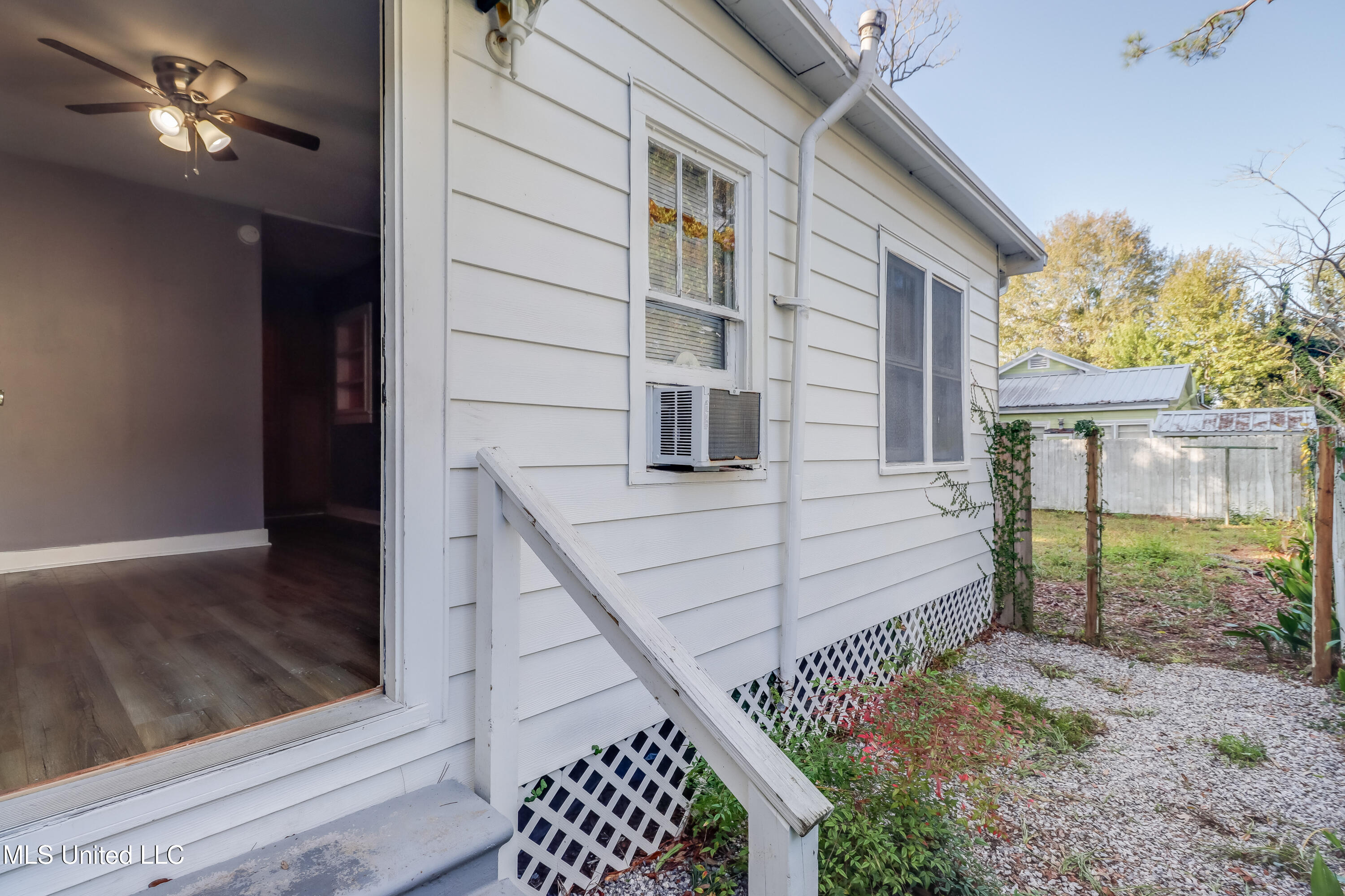 1054 Columbus Street Biloxi, MS 39530 - Photo 10 of 22 Entrance to apt