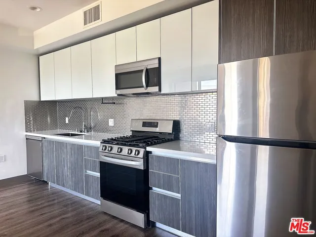 $2,769 | 552 North Hobart Boulevard, Unit 316, Los Angeles, CA 90004