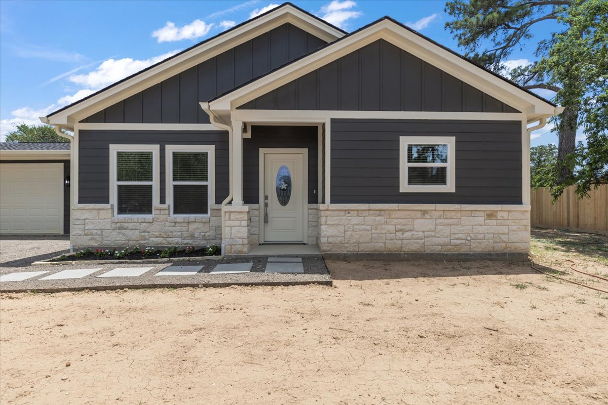 109 Clear Spring Street Bastrop, TX 78602 - Photo 3 of 29