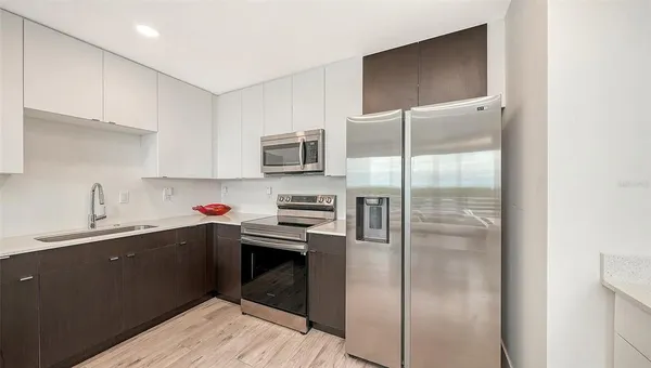 $530,000 | 1709 North Tamiami Trail, Unit 522, Sarasota, FL 34236