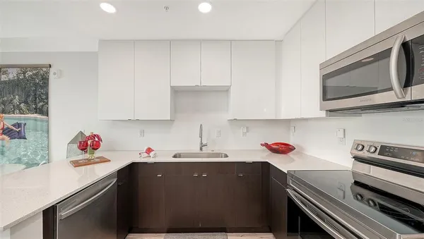 $530,000 | 1709 North Tamiami Trail, Unit 522, Sarasota, FL 34236