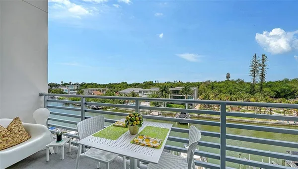 $530,000 | 1709 North Tamiami Trail, Unit 522, Sarasota, FL 34236