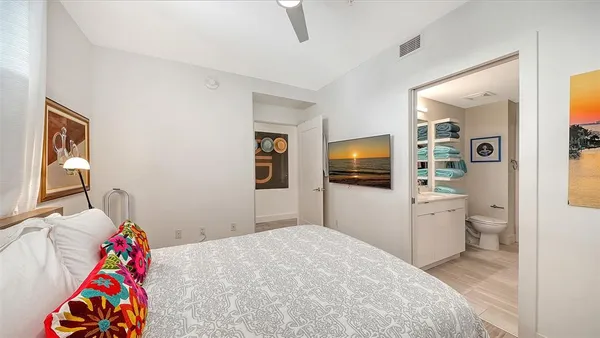 $530,000 | 1709 North Tamiami Trail, Unit 522, Sarasota, FL 34236